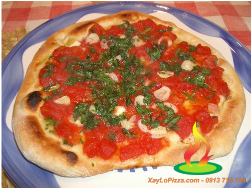 Bánh Pizza Marinara bao gồm cà chua, tỏi, dầu oliu và rau.