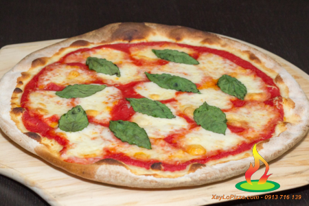 Bánh Pizza với ba màu xanh trắng đỏ chủ đạo giống với lá cờ của Ý gây được ấn tượng với hoàng hậu Margherita