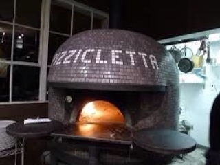 Cách tự làm pizza tại nhà tạo nên chiếc pizza nóng giòn hoàn hảo