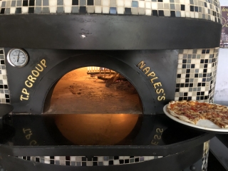 Pizza nướng bằng lò pizza điện không chín đều xử lý thế nào?