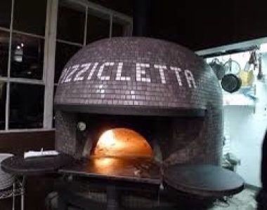 Cách tự làm pizza tại nhà tạo nên chiếc pizza nóng giòn hoàn hảo